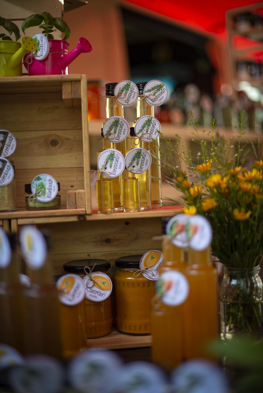 Eigener Sirup, eigene Marmeladen von Hanna Pojavnik vom Markt