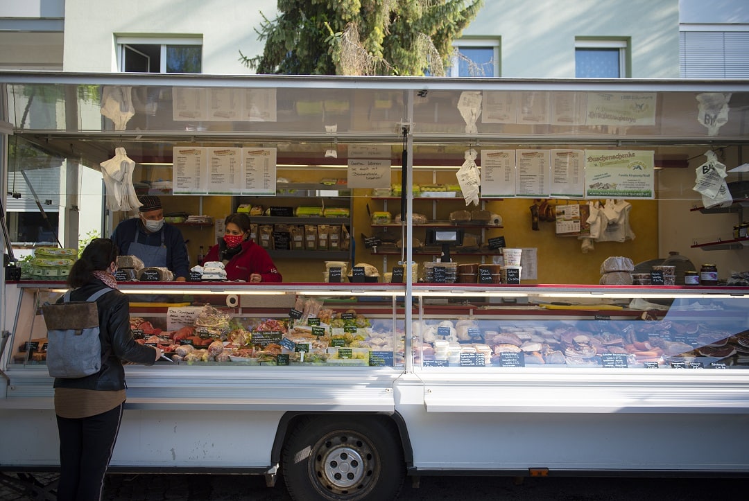 Stand mit frischem Fleisch beim Waidmannsdort Markt in Klagenfurt 