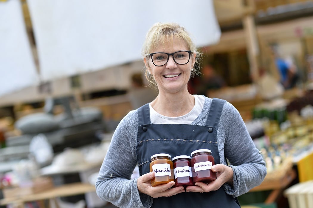 Margarete Reautschnig vom Stand des Rabahof am Benediktinermarkt ist ein Vollprofi in Sachen Einkochen. 