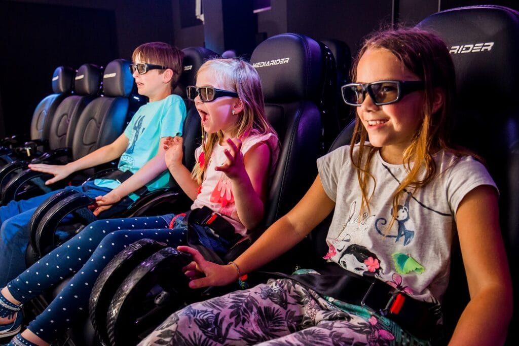 Kinder im Minimundus 4D Kino in Klagenfurt 