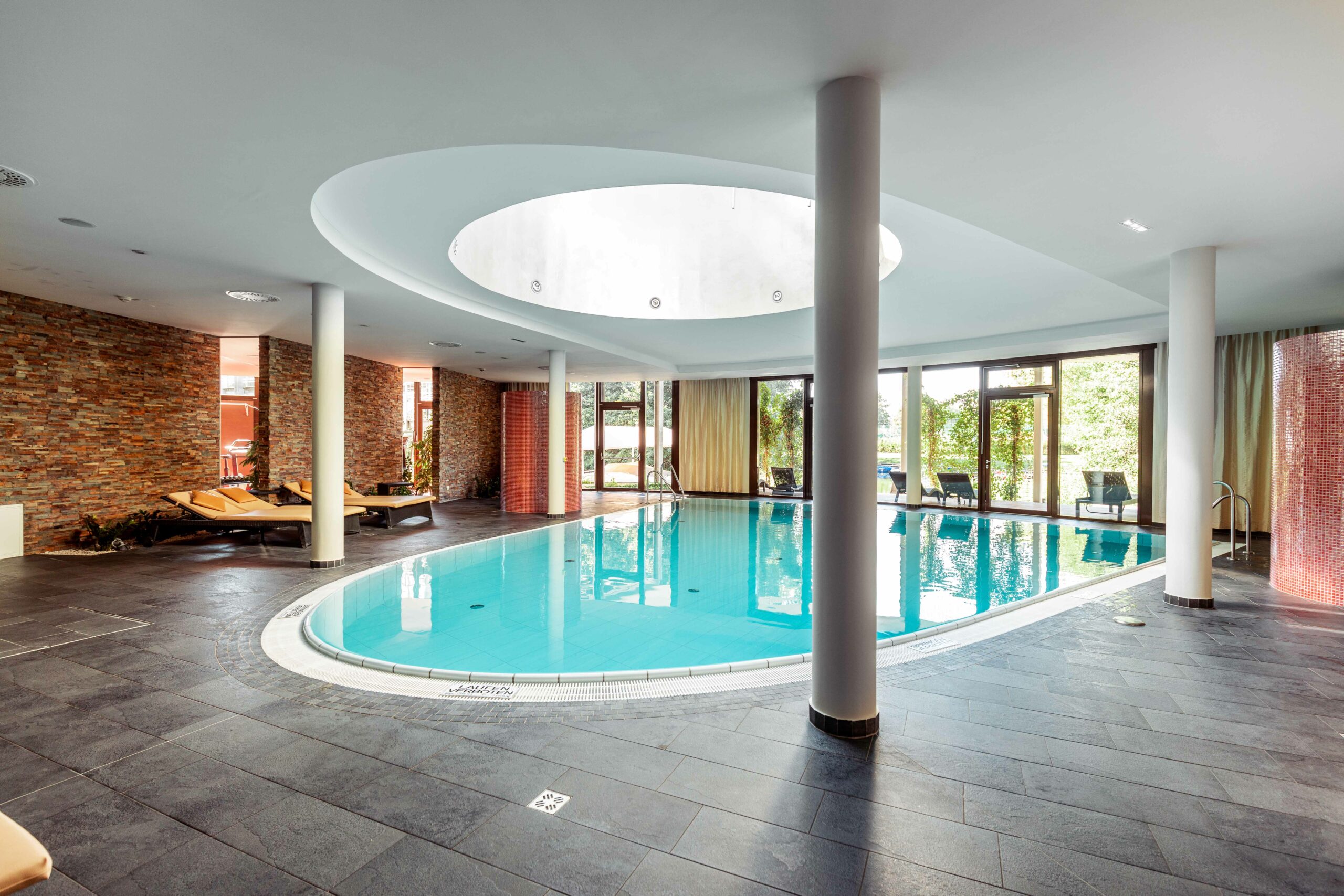 Indoor Pool im Seepark Wörthersee Resort in Klagenfurt 