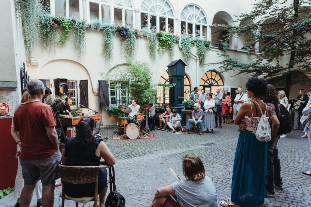 DonnerSzenen Event in einem der schönen Innenhöfe Klagenfurts 