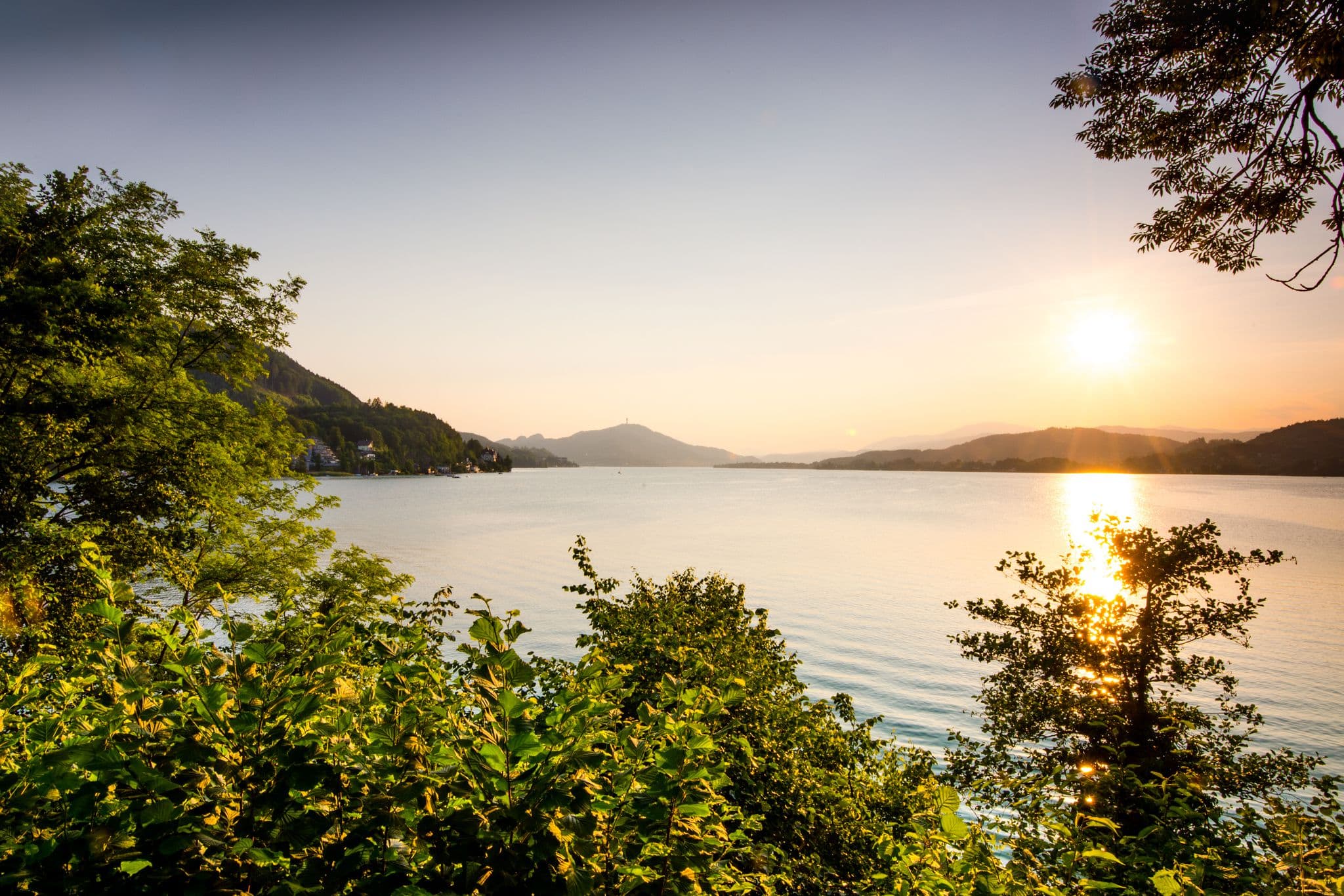 Blick auf Wörthersee bei Sonnenuntergang 