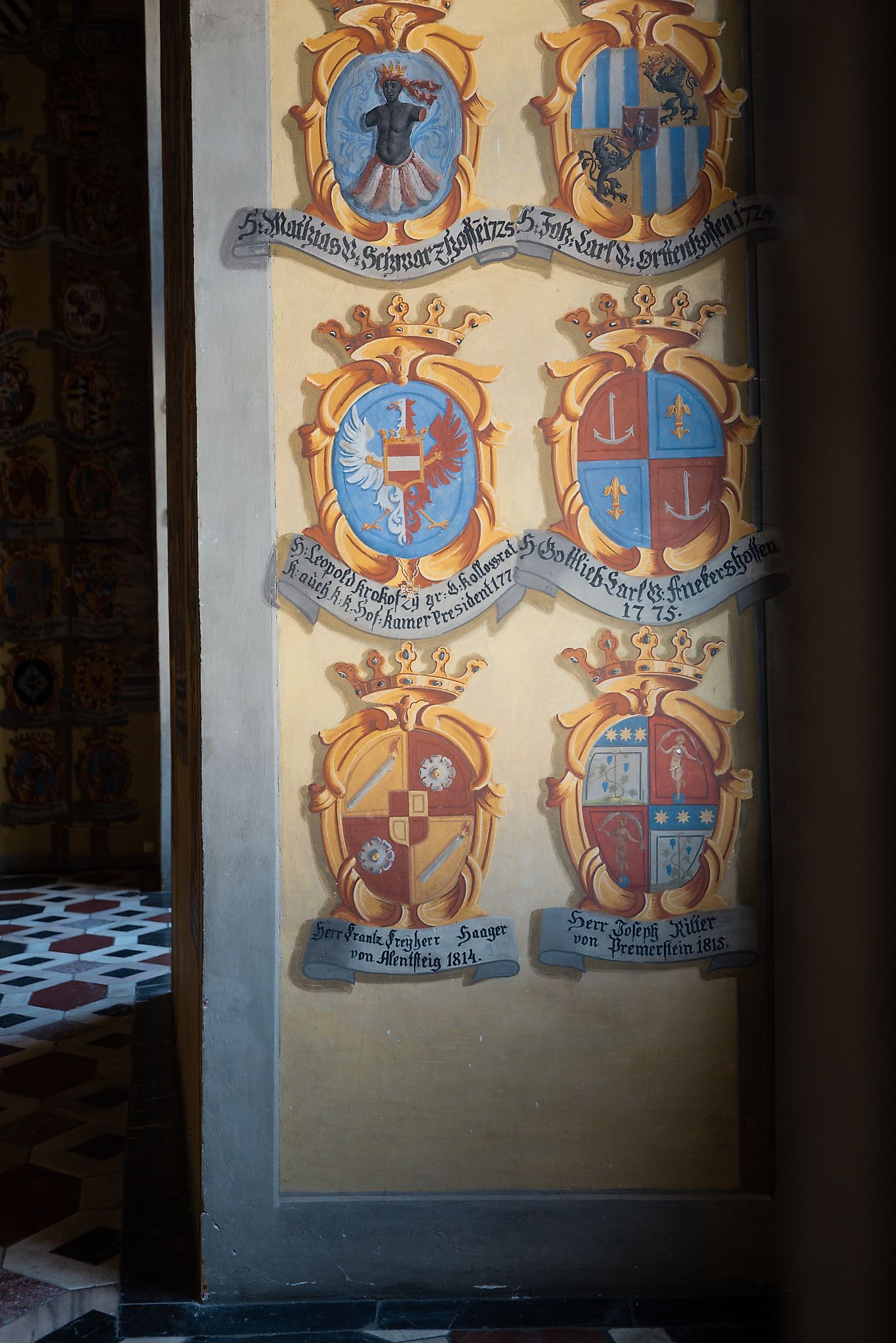 diverse Wappen im Wappensaal im Landhaus in KLagenfurt