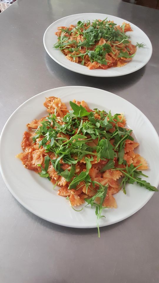 Trattoria Siciliana - Farfalle sorrentina, Nudelgerichte als Take-Away