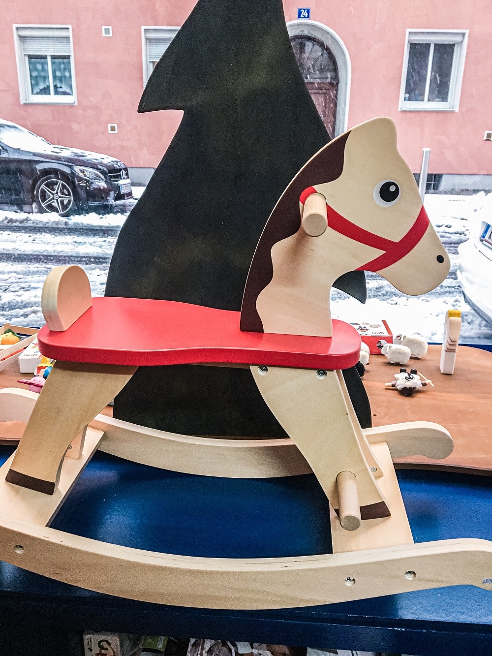 Schaukelpferd aus Holz als Weihnachtsgeschenk für Kinder von Zimansl Klagenfurt