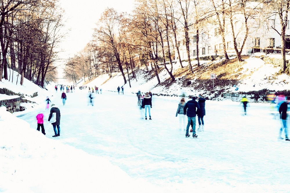 Eislaufen am Lendkanal, Winter, Klagenfurt am Wörthersee, 