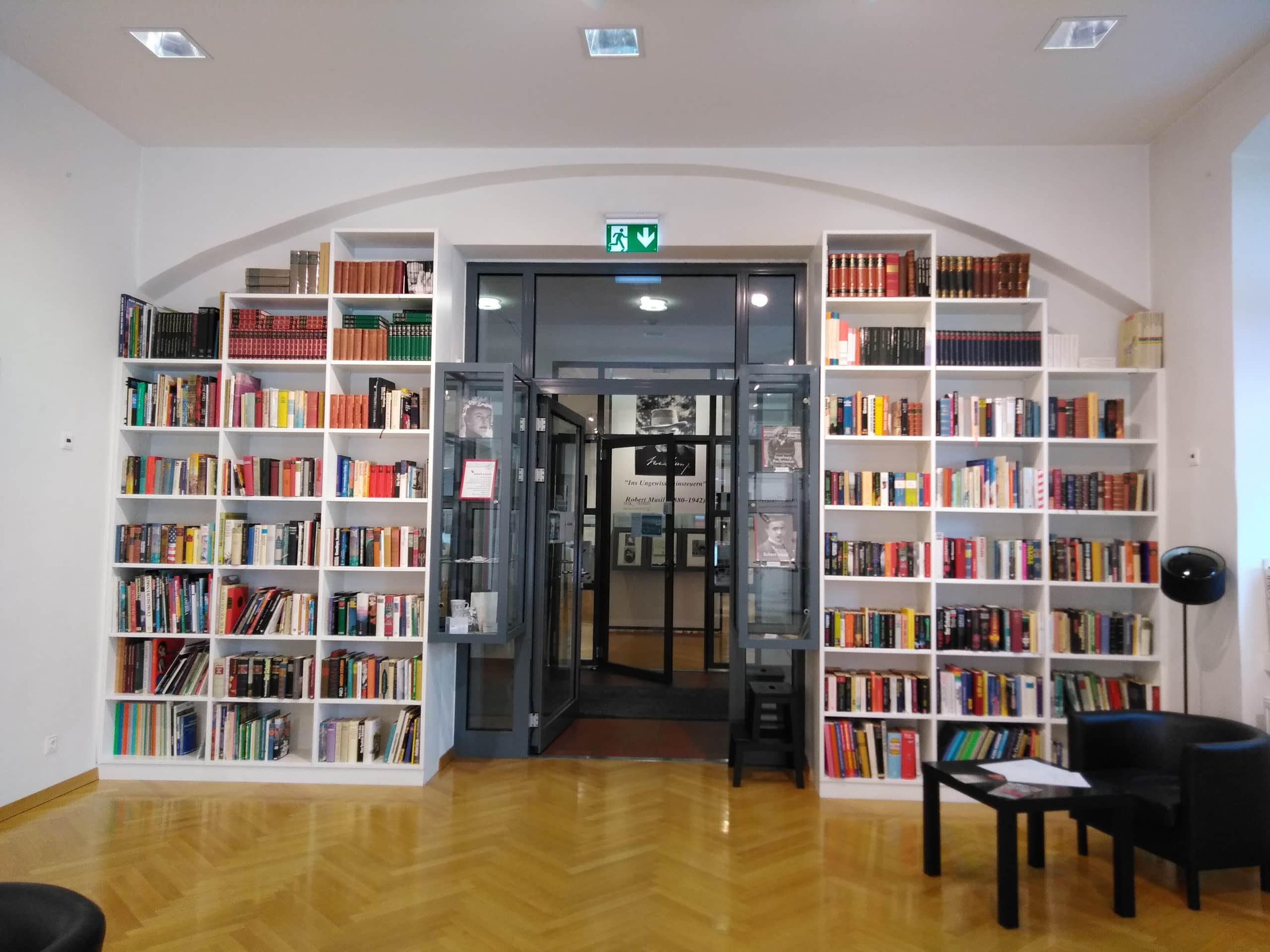 Robert Musil Museum, Musilmuseum, Bücherwand, Literaturlounge, 9020 Klagenfurt am Wörthersee, Galerie