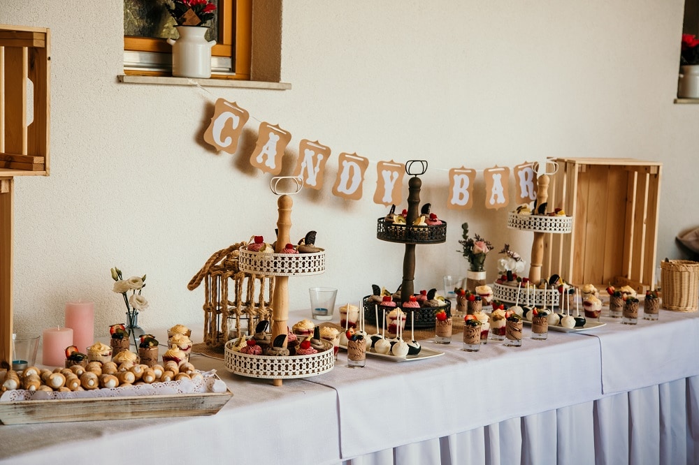 Candybar mit vielen verschiedenen Kuchen, CakePops und Cupcakes bei einer Hochzeit in Klagenfurt am Wörthersee