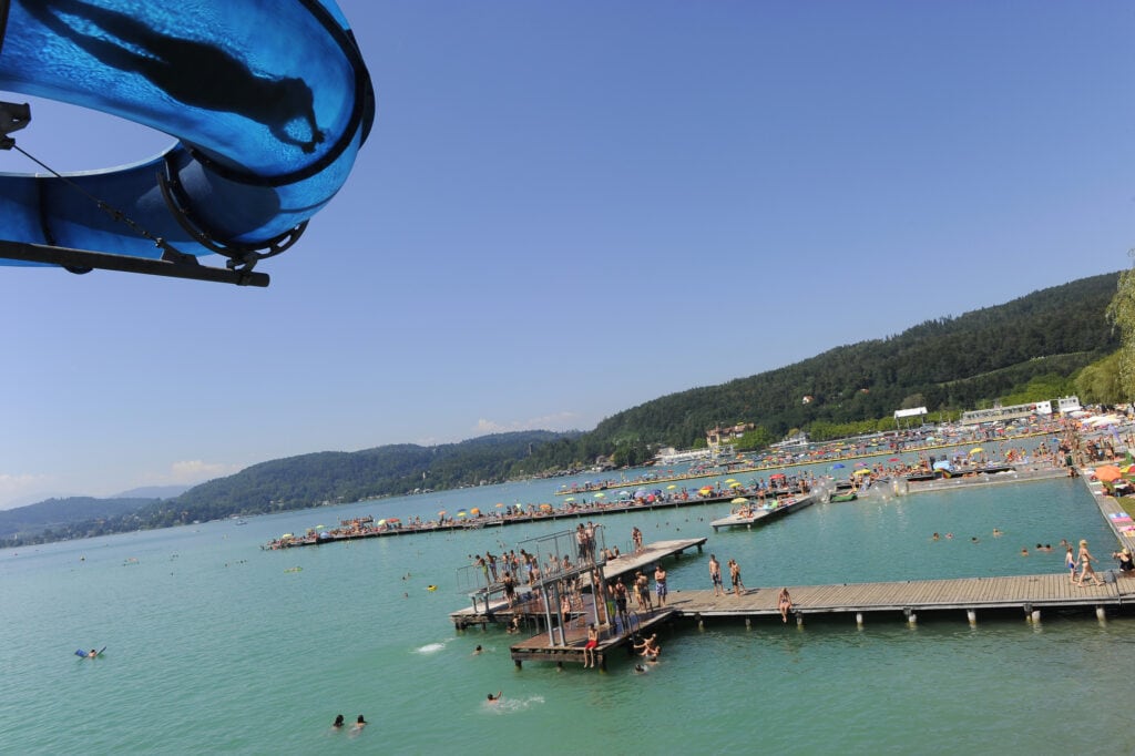 Badestege im Strandbad Klagenfurt