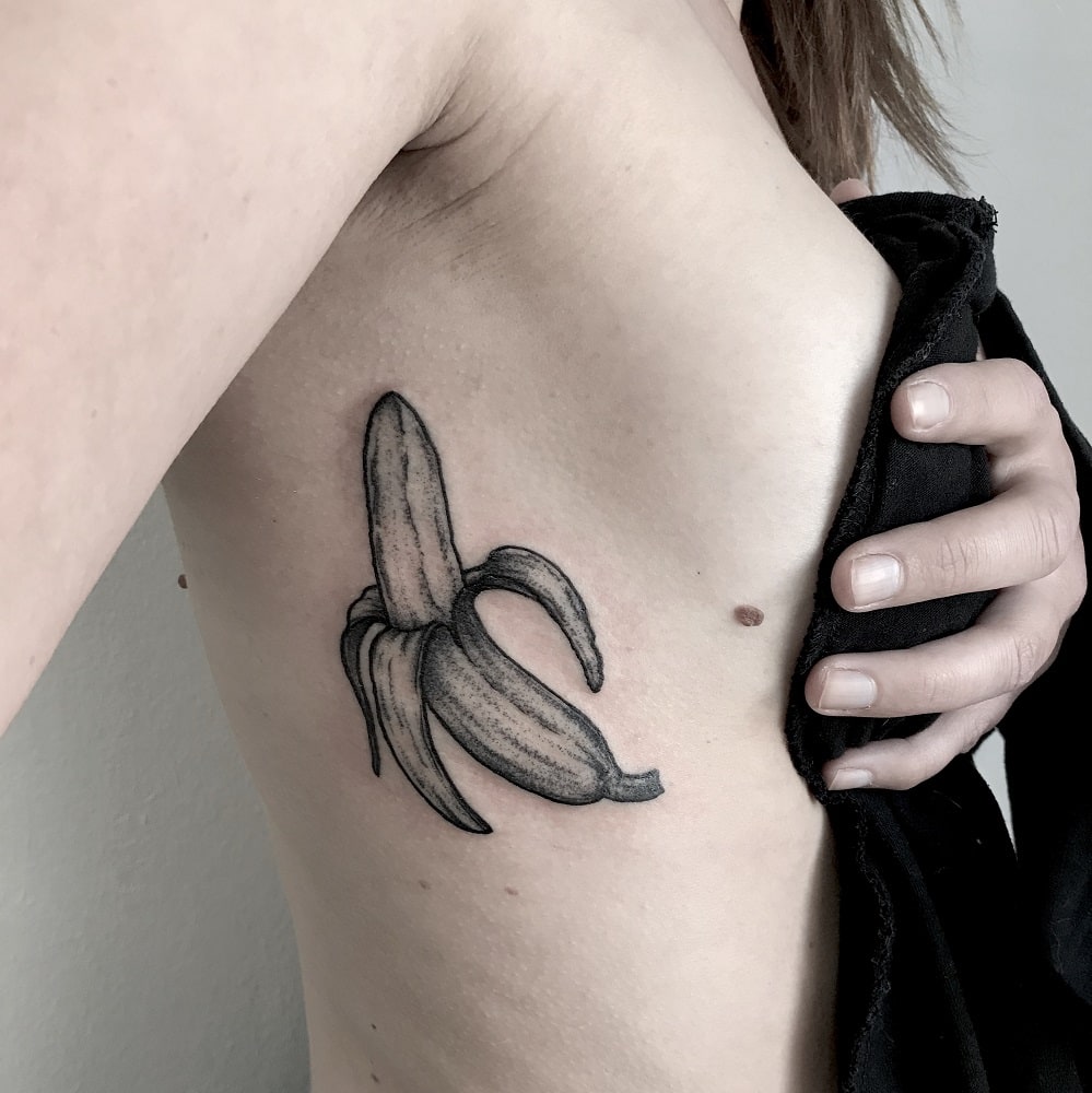 Banane, schwarz, Tattoo, Tattoostudio, tätowieren, Tattooarist, 9020 Klagenfurt am Wörthersee