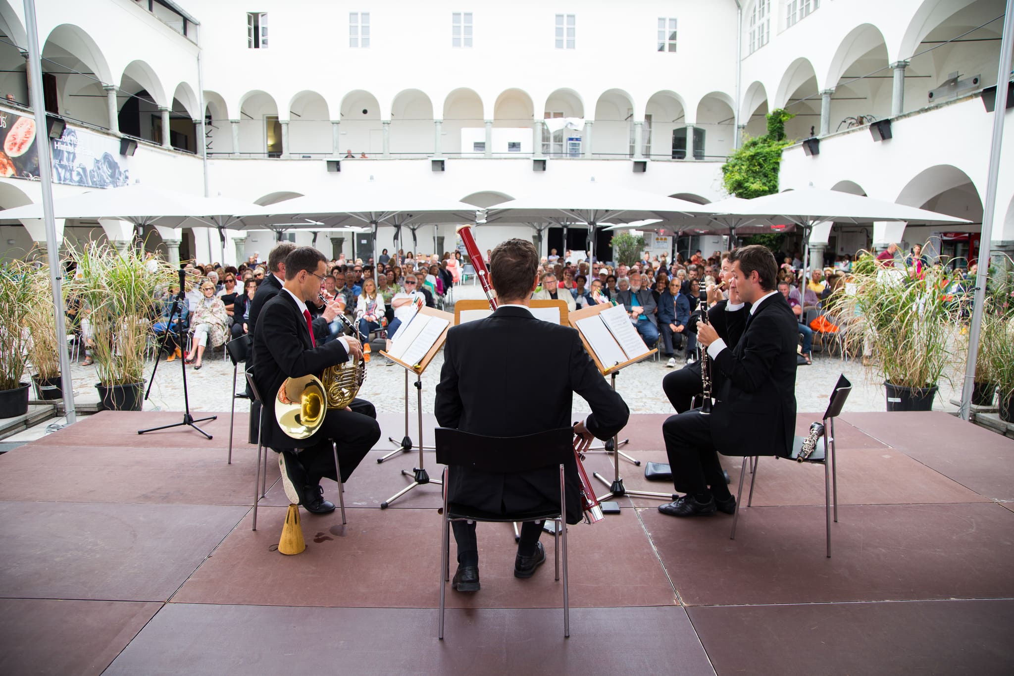 Klassikkonzert mit Blasinstrumenten bei Klassik im Burghof in Klagenfurt