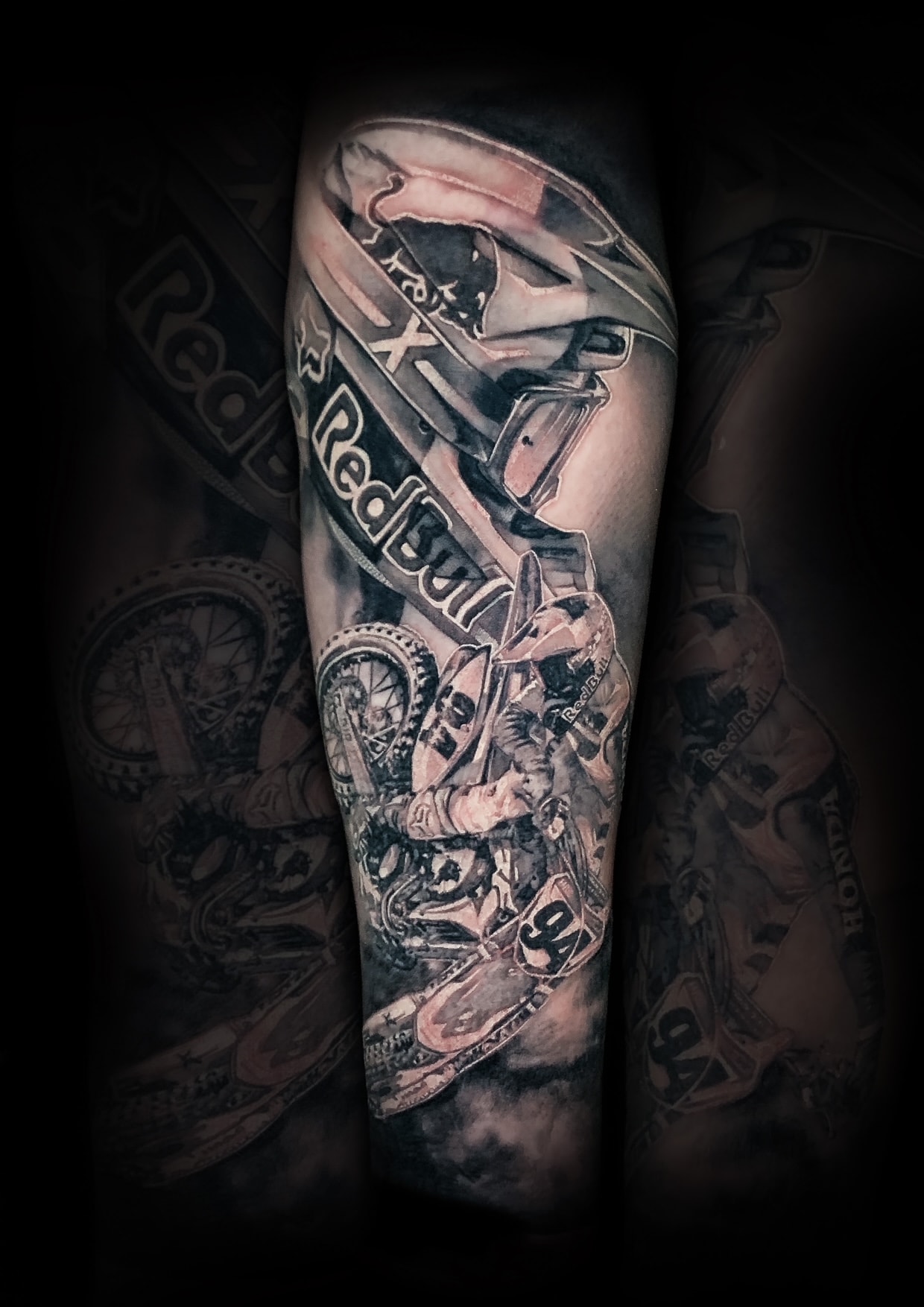 Red Bull, black and grey, Motocross, Van de Rutter Tattoostudio, tätowieren, Tattooarist, 9020 Klagenfurt am Wörthersee