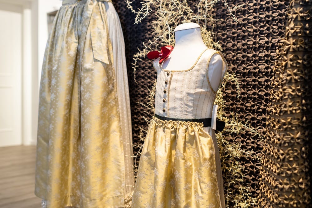 Dirndl, Kinder, weiß, gold, maßgeschneidert, Schleife, Erstkommunion, Firmung, Konfirmation, Tracht, 9020 Klagenfurt am Wörthersee