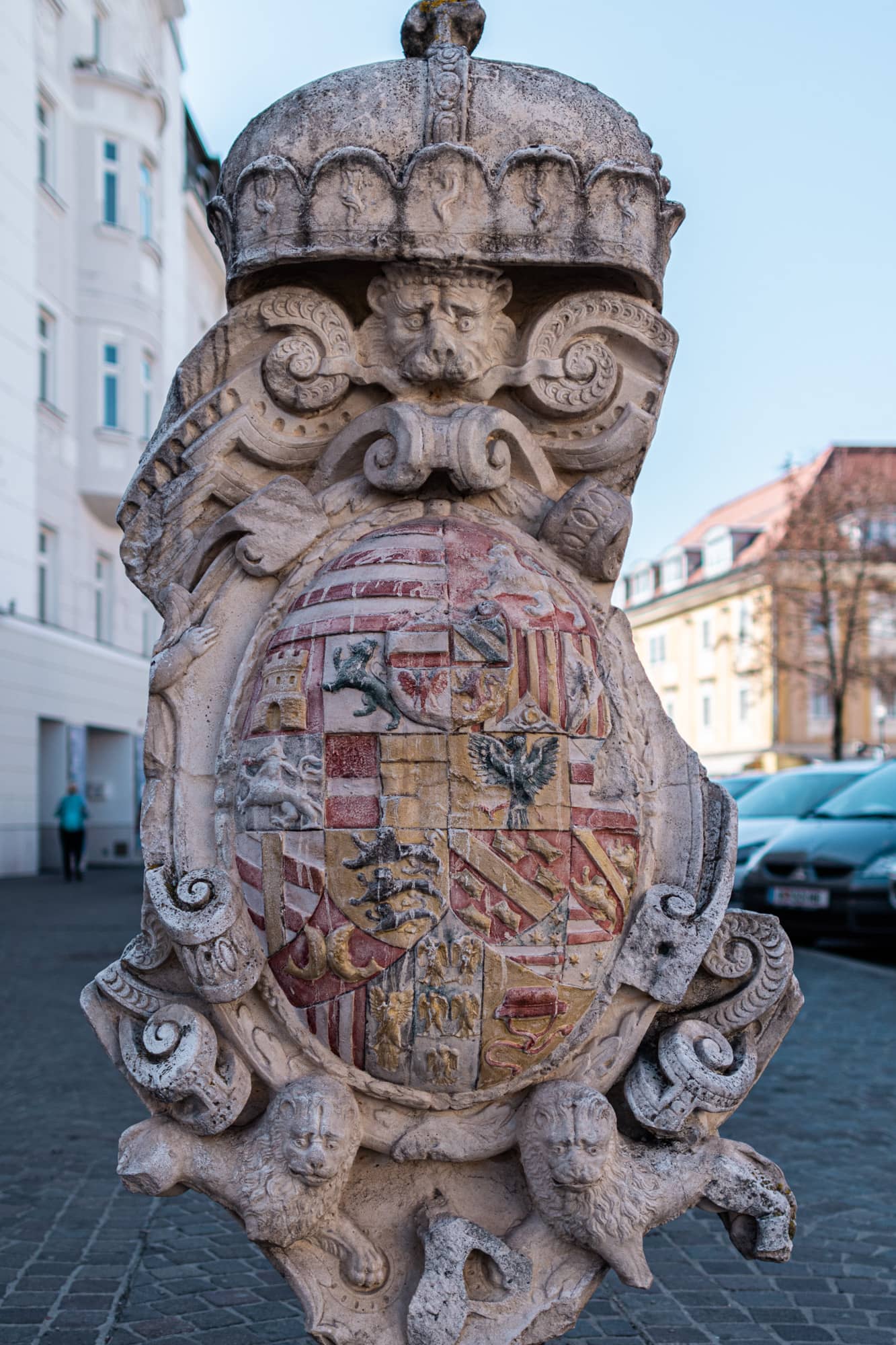 Relief, Heuplatz, Greif, Adler, Tiere in der Stadt, 9020 Klagenfurt am Wörthersee, Sehenswürdigkeiten