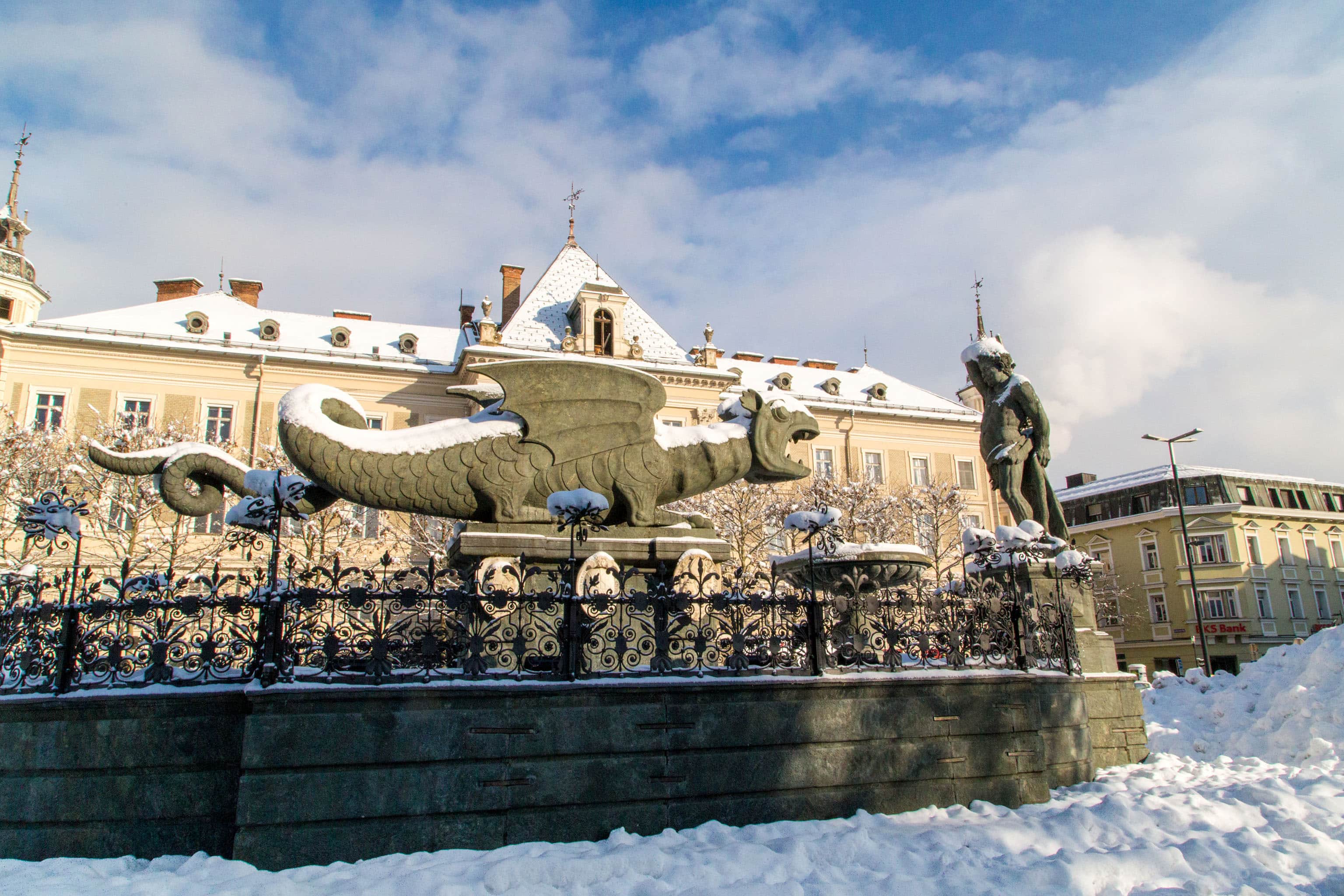 Der Lindwurm am Neuen Platz im Winter