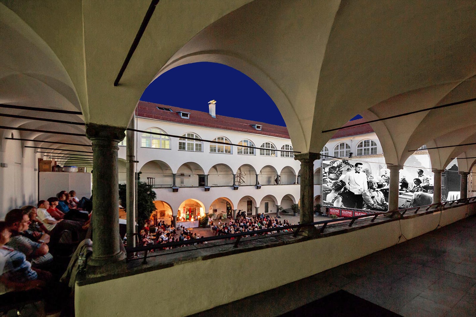 Open Air Kino im Burghof in Klagenfurt