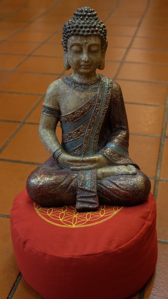 Buddha-Statue bei Mandala (c) Helmut Heinrich