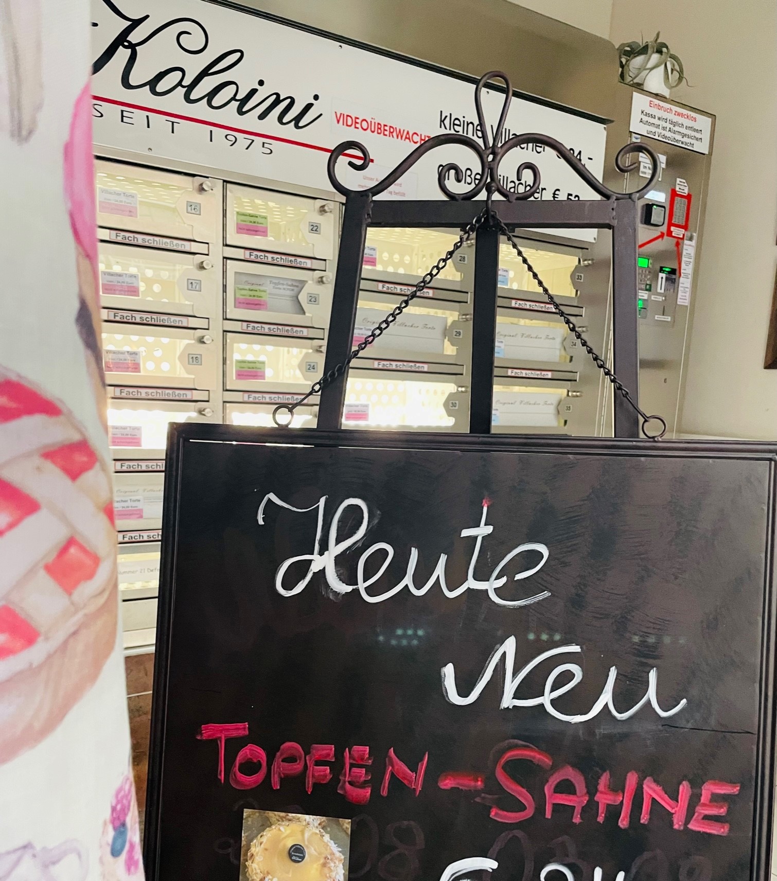 Tortenautomat der Konditorei Koloini in der Klagenfurter Bahnhofstraße