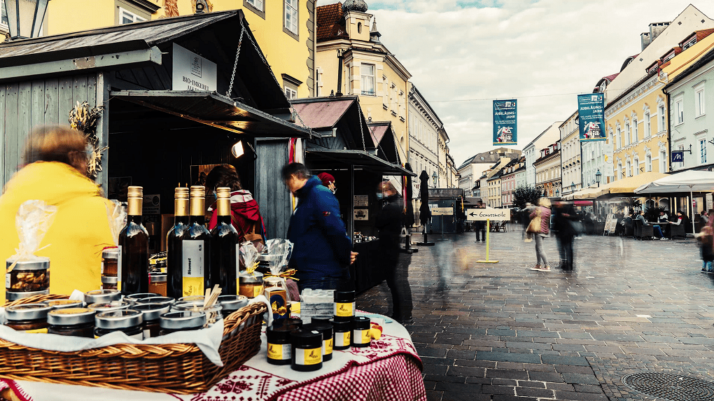 Marktstand bei den Tagen der Alpen-Adria Küche in Klagenfurt am Wörthersee