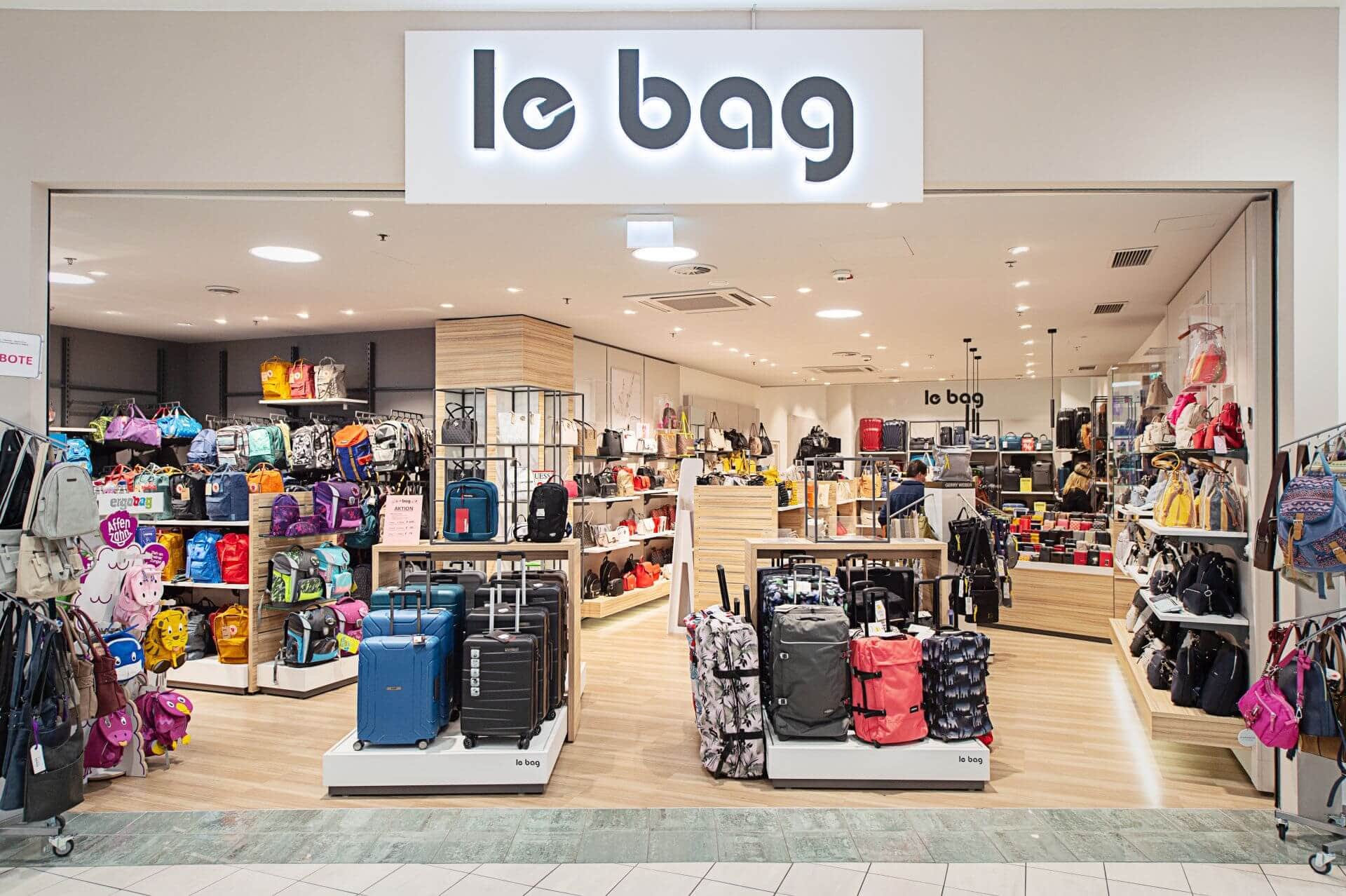 Außenansicht von legbag Taschengeschäft in Klagenfurt, Cityarkaden, hier gibt es alles zum Schulbeginn