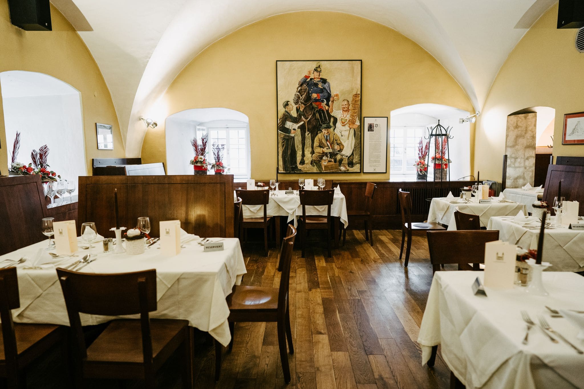 Gedeckte Tische im Gasthaus im Landhaushof in Klagenfurt am Wörthersee