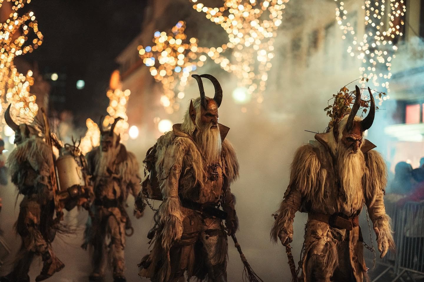 Krampuslauf in Klagenfurt bei Nacht in der Adventzeit