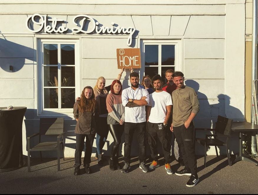 Okto Dining Klagenfurt, das Team vor dem Restaurant am St. Veiter Ring