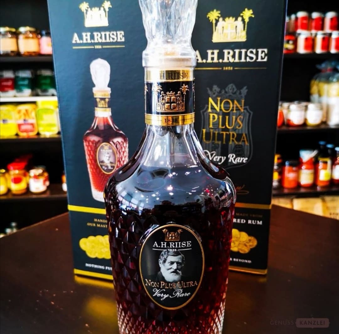 AH Riise Non Plus Ultra Very Rare Rum als Luxusprodukt mit starken 42 % Vol von der Genusskanzlei in Klagenfurt