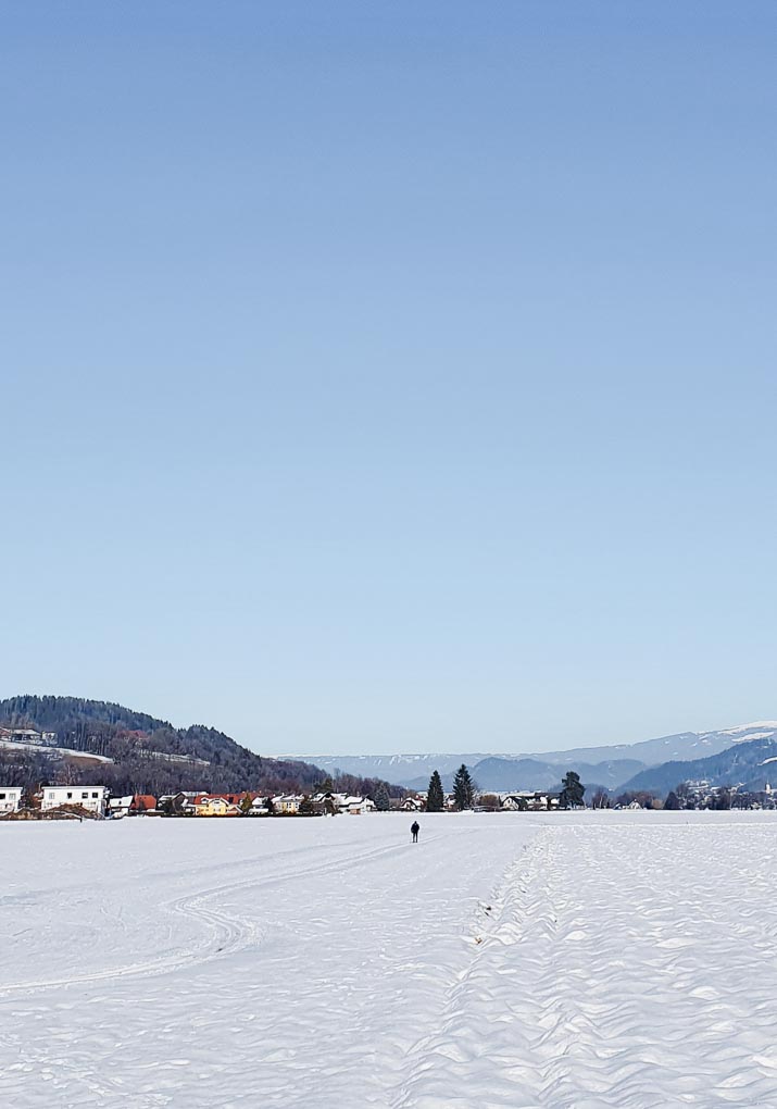 Feld mit Langlaufloipen in Klagenfurt