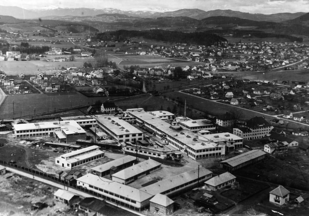 "Blick vom Rundfunksenderturm auf die Lederfabrik Neuner mit Blick nach Nordwesten (3.4.1954)"