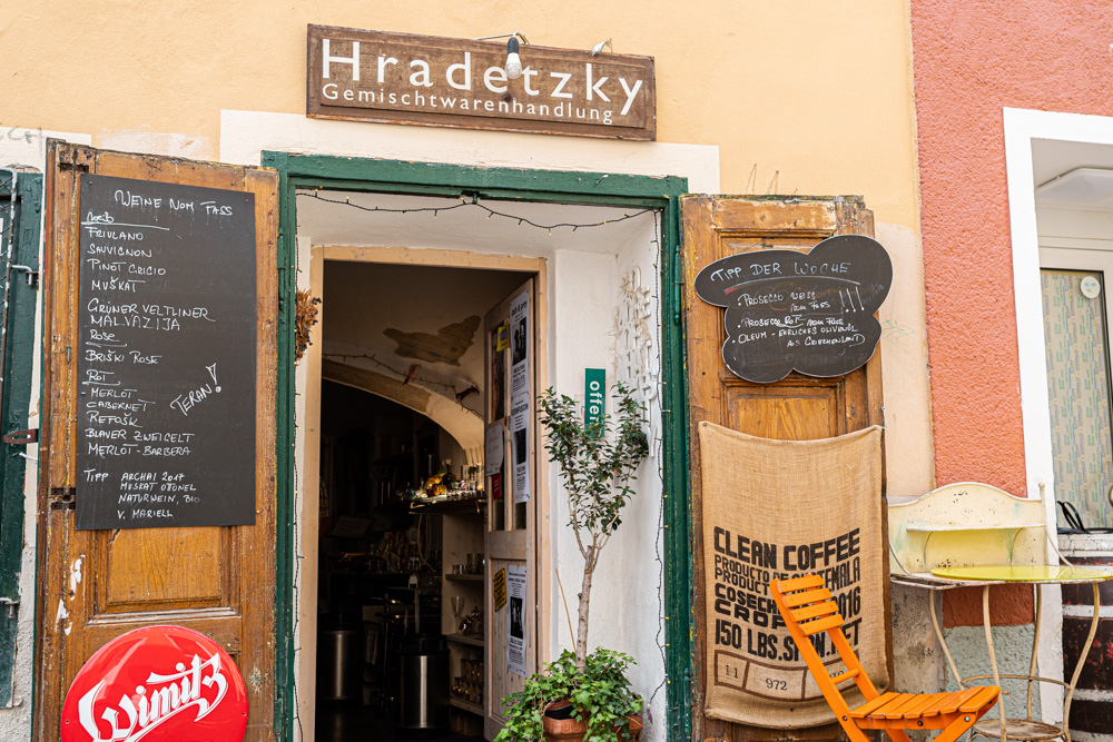Der Eingang der Gemischtwarenhandlung Hradetzky in der Badgasse in Klagenfurt
