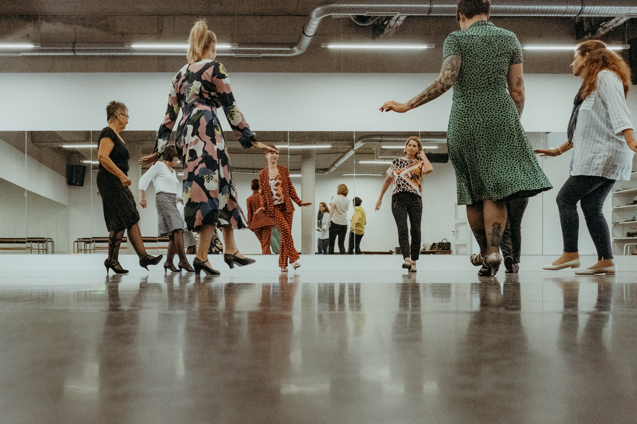 Eine Frauen-Tanzgruppe der Tanzschule Huber in Klagnefurt