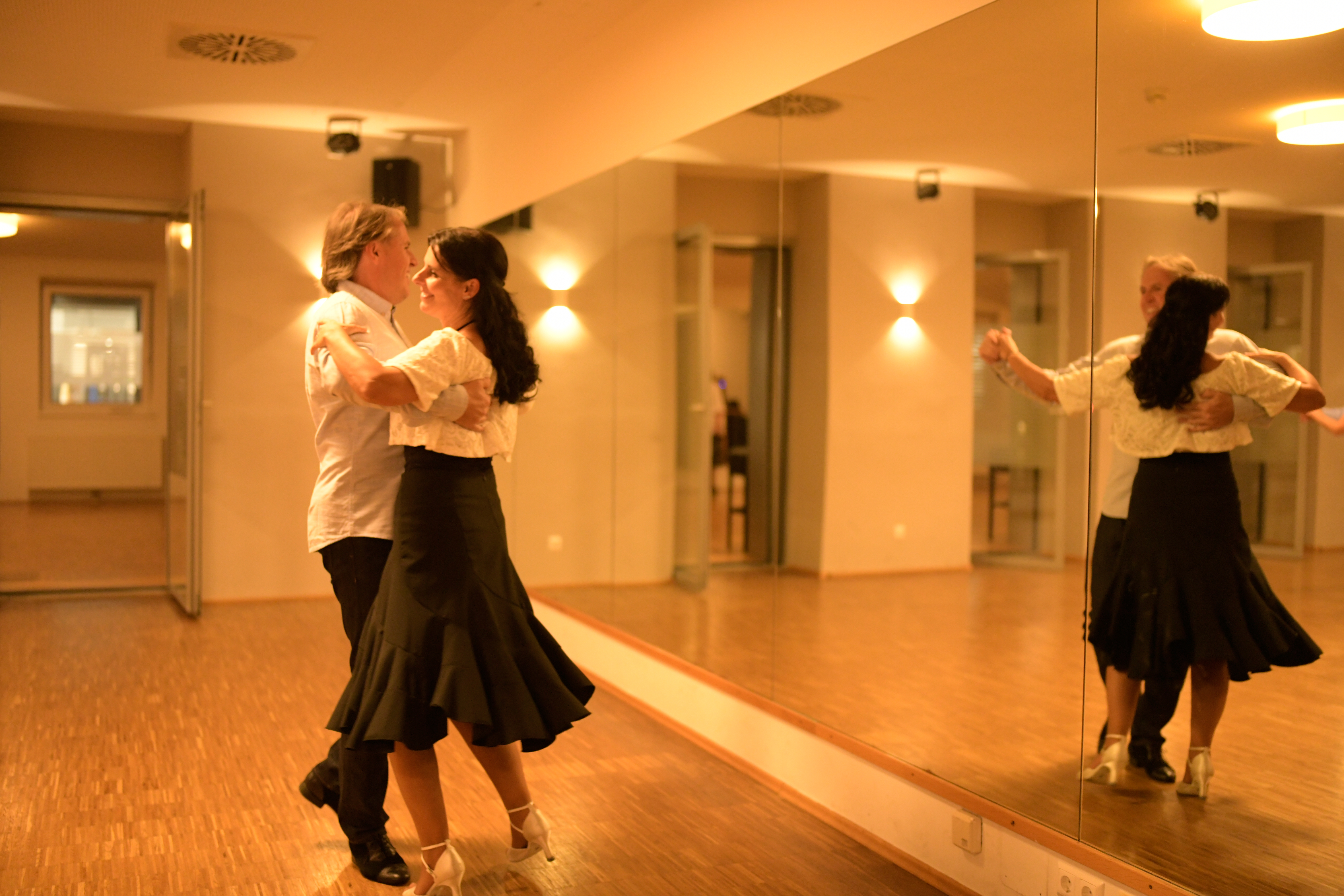 Paar beim Tanzen in der Tanzschule Tanzwelt Wankmüller in Klagenfurt
