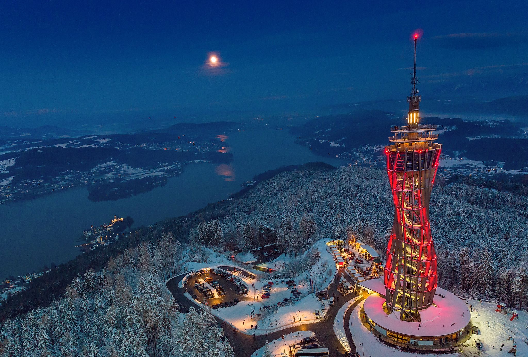 Adventmarkt am Pyramidenkogel bei Nacht