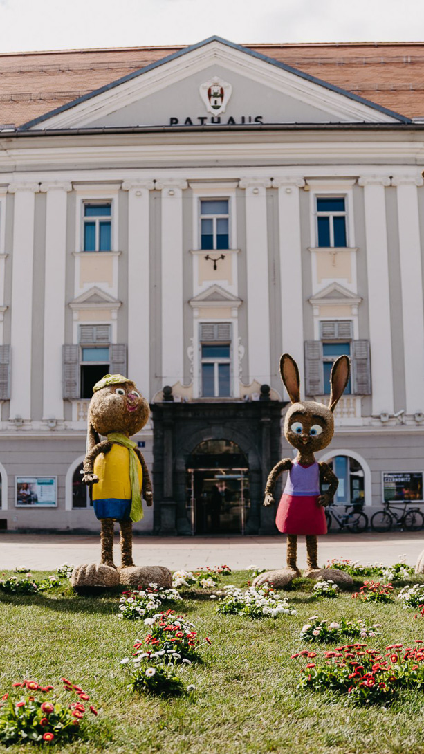 Osterdekohasen vor dem Klagenfurter Rathaus