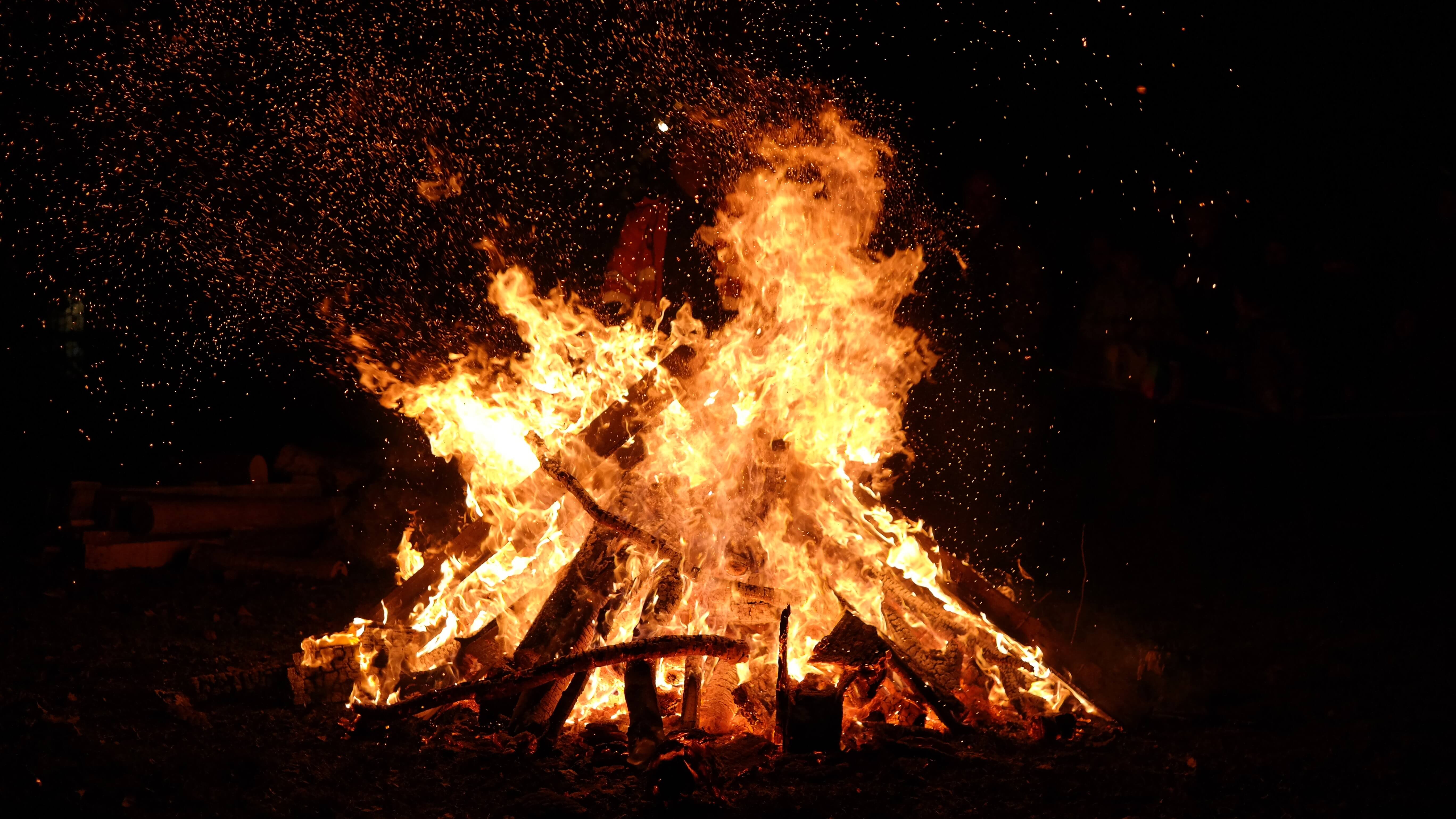 Osterfeuer auf der Schleppe-Alm