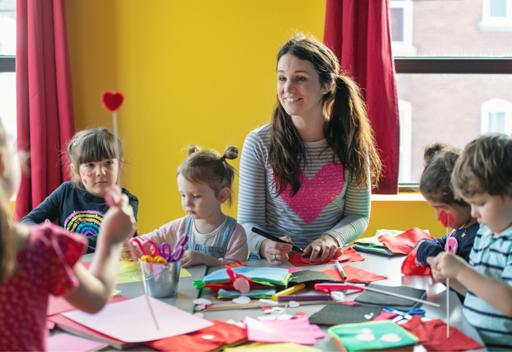 Basteln und Spielen für Kinder in der KinderStadt des Hilfswerk Klagenfurt