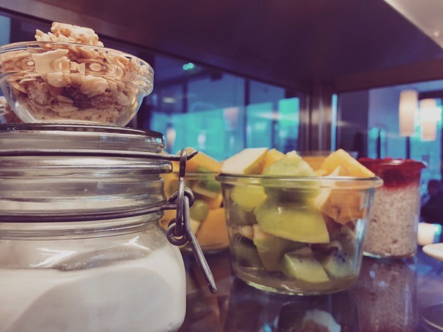Früchtejoghurts und Chiapudding im Cafe Como