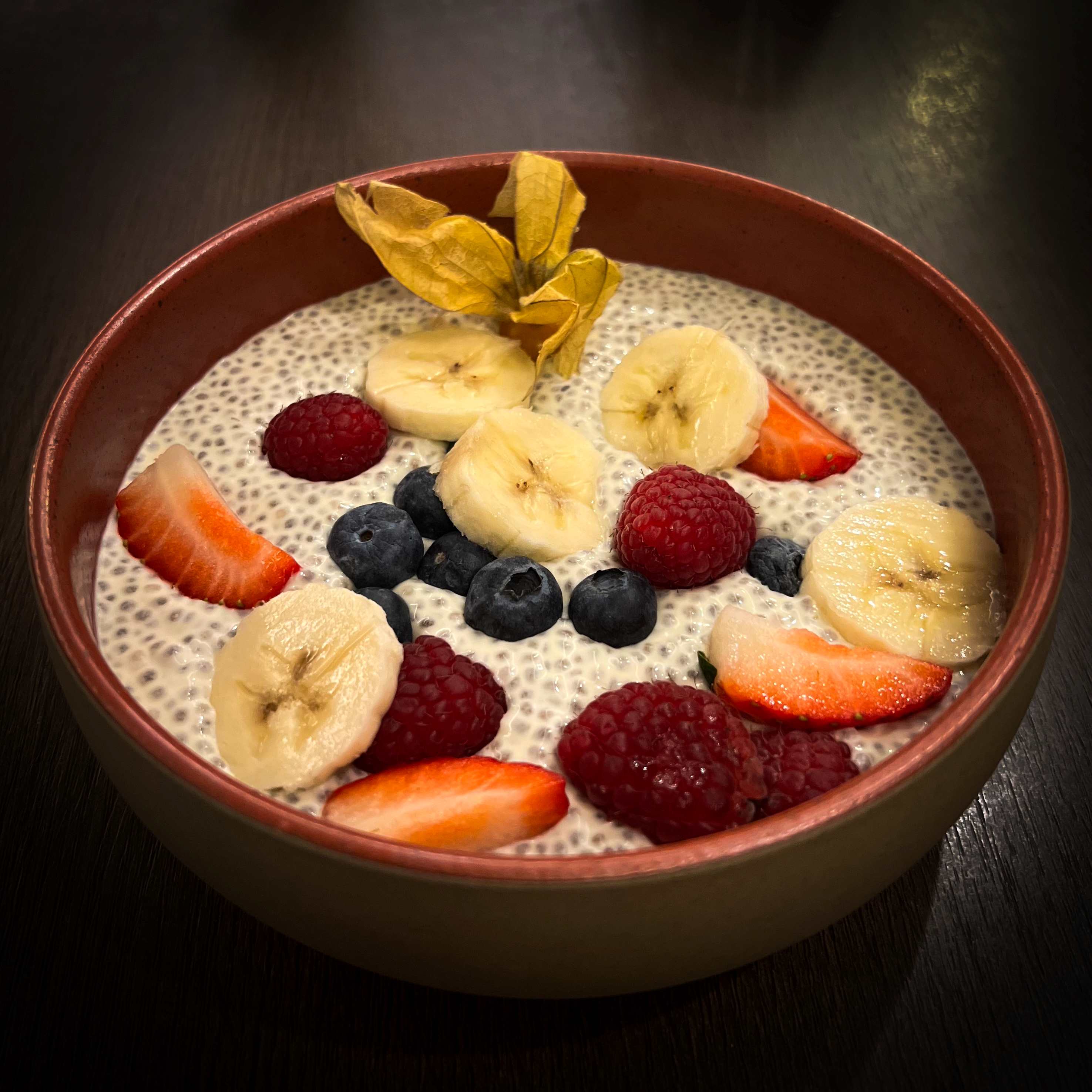 Chia Bowl mit frischen Früchten, Frühstücksvariante im SAndwirth in Klagenfurt