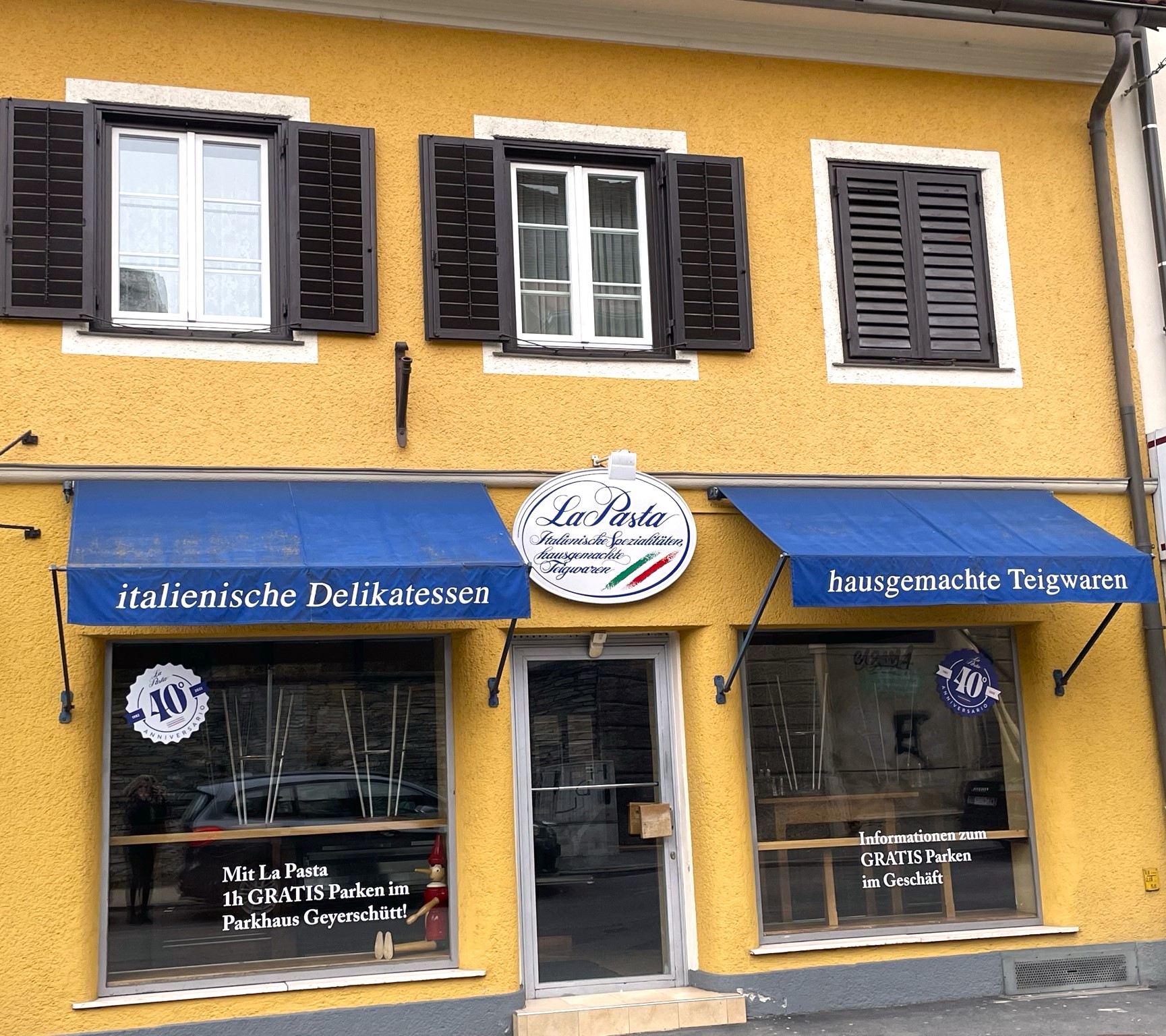 Eingang zum La Pasta in Klagenfurt, italienisches Imbisslokal