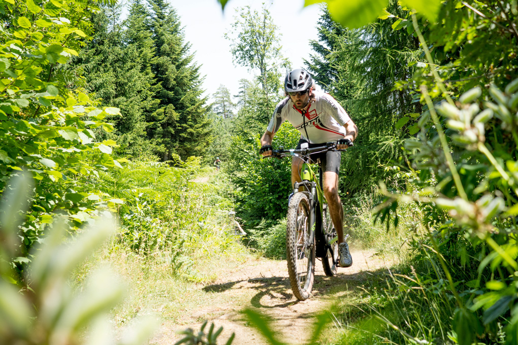 Sportler bei geführter MTB-Tour in Klagenfurt