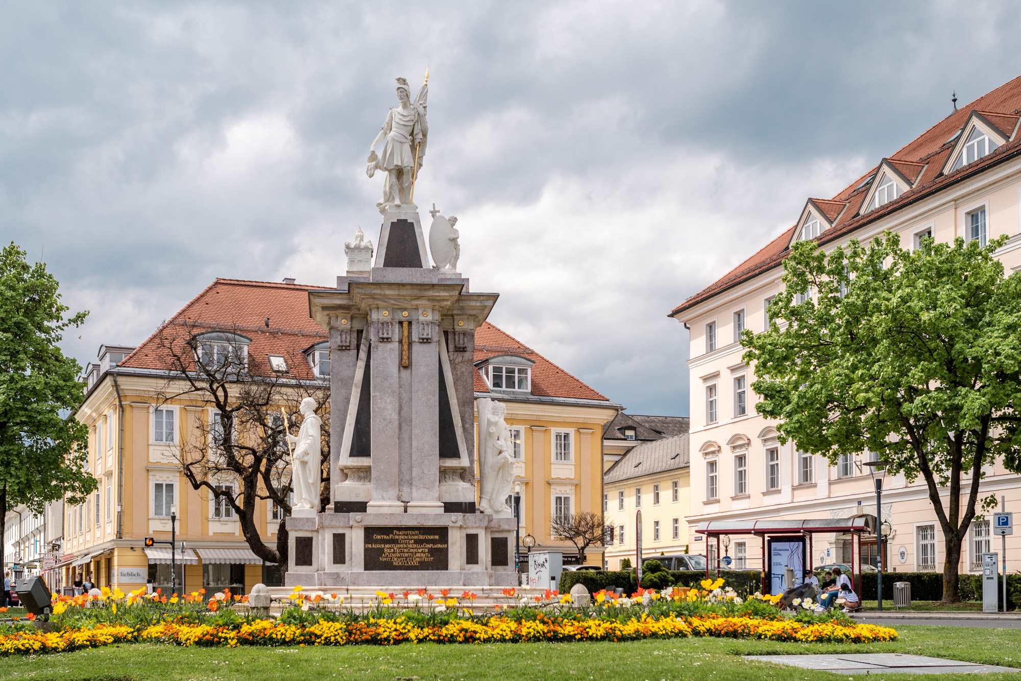 Ansicht des Heuplatz Klagenfurt im Sommer