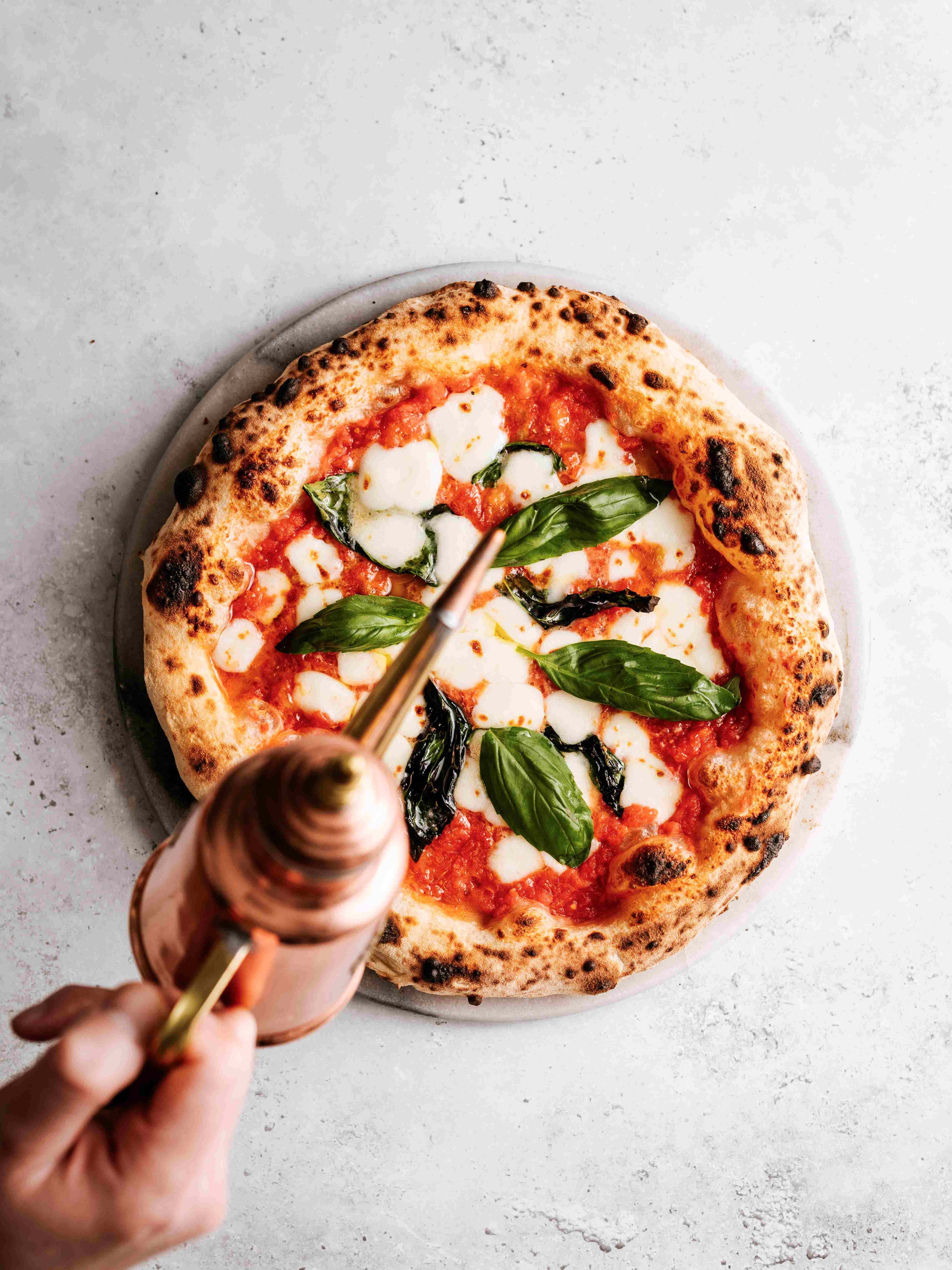 Neapolitanische Pizza Margherita vom Fischerwirt conamore