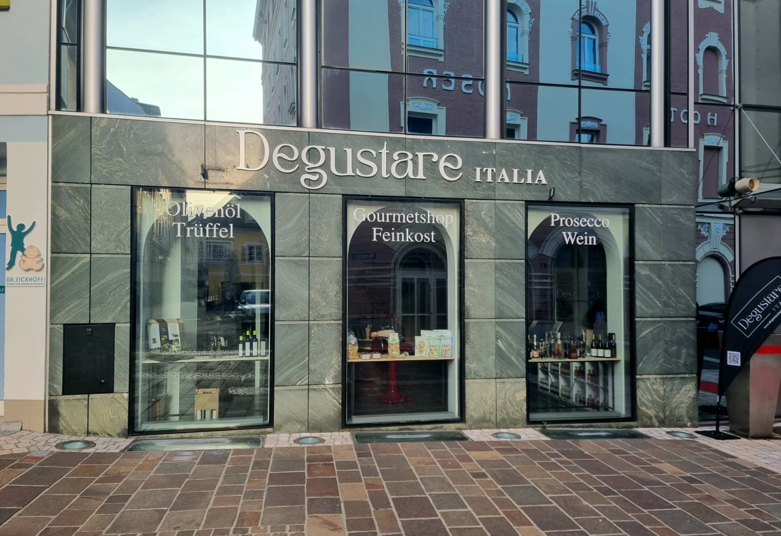 Eingang zum Degustare Italia in Klagenfurt - italienische Delikatessen